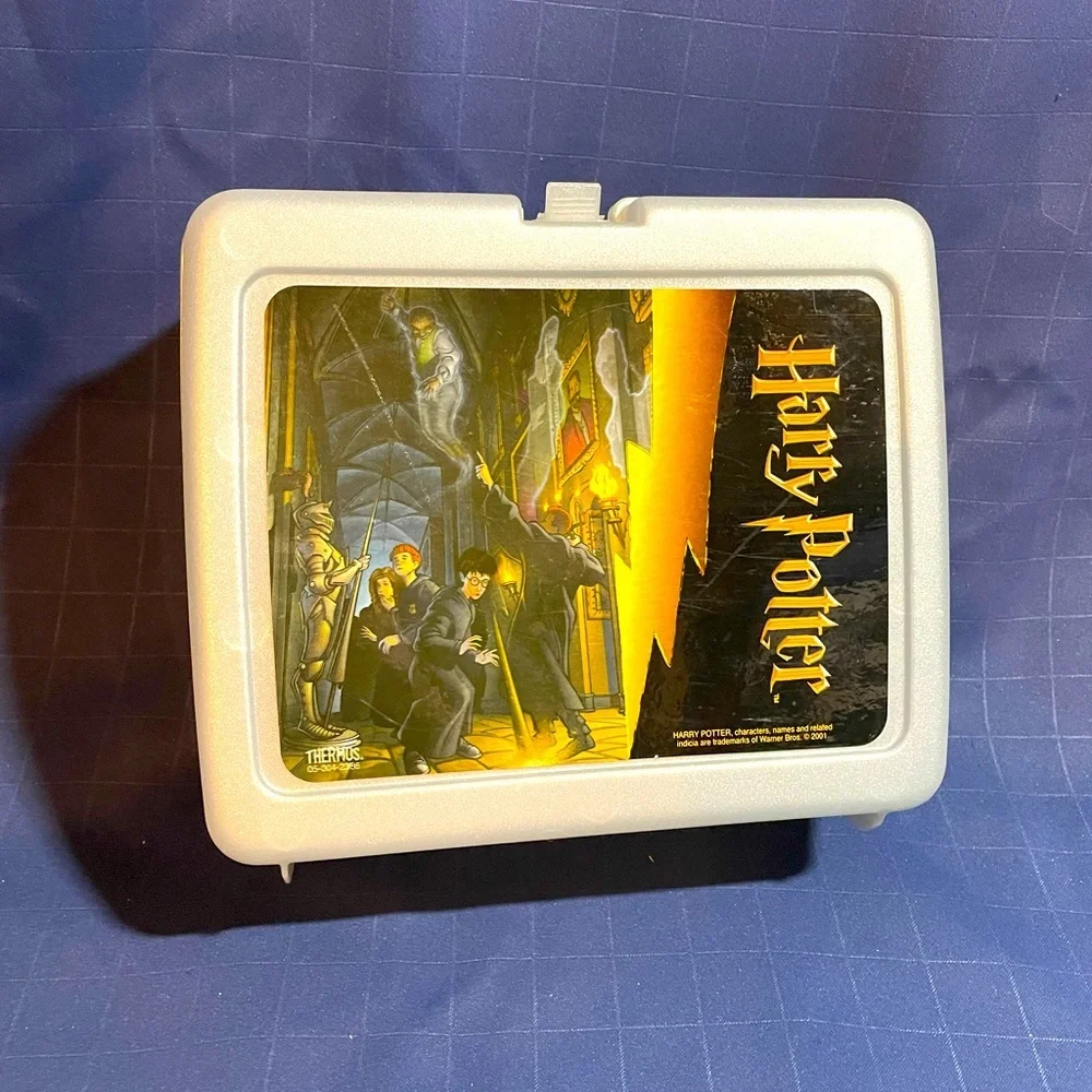 VTG Thermos Co. 2001 Harry Potter gray plastic lunchbox *EUC*